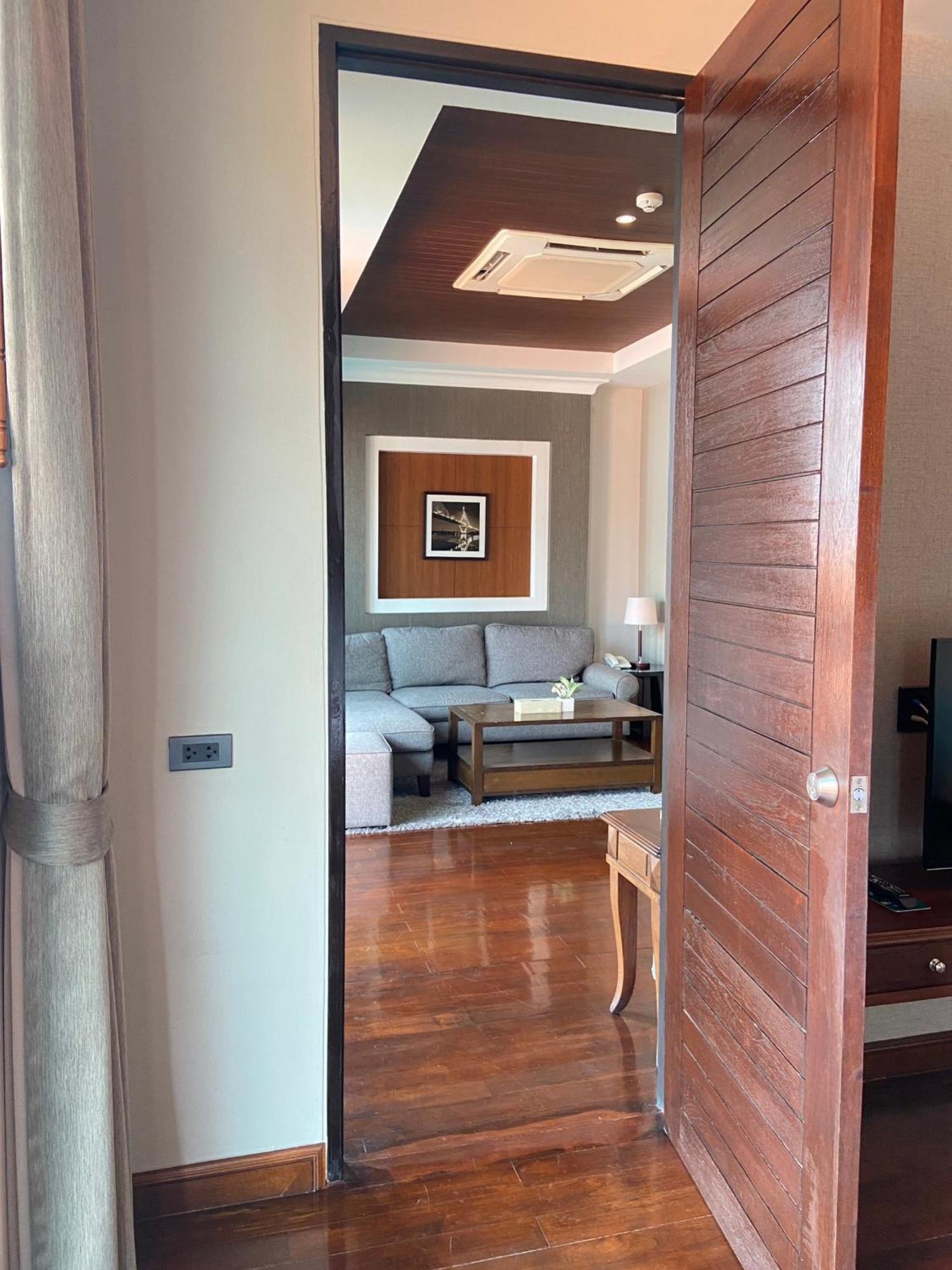 Yotaka Bangkok Hotel Exterior photo