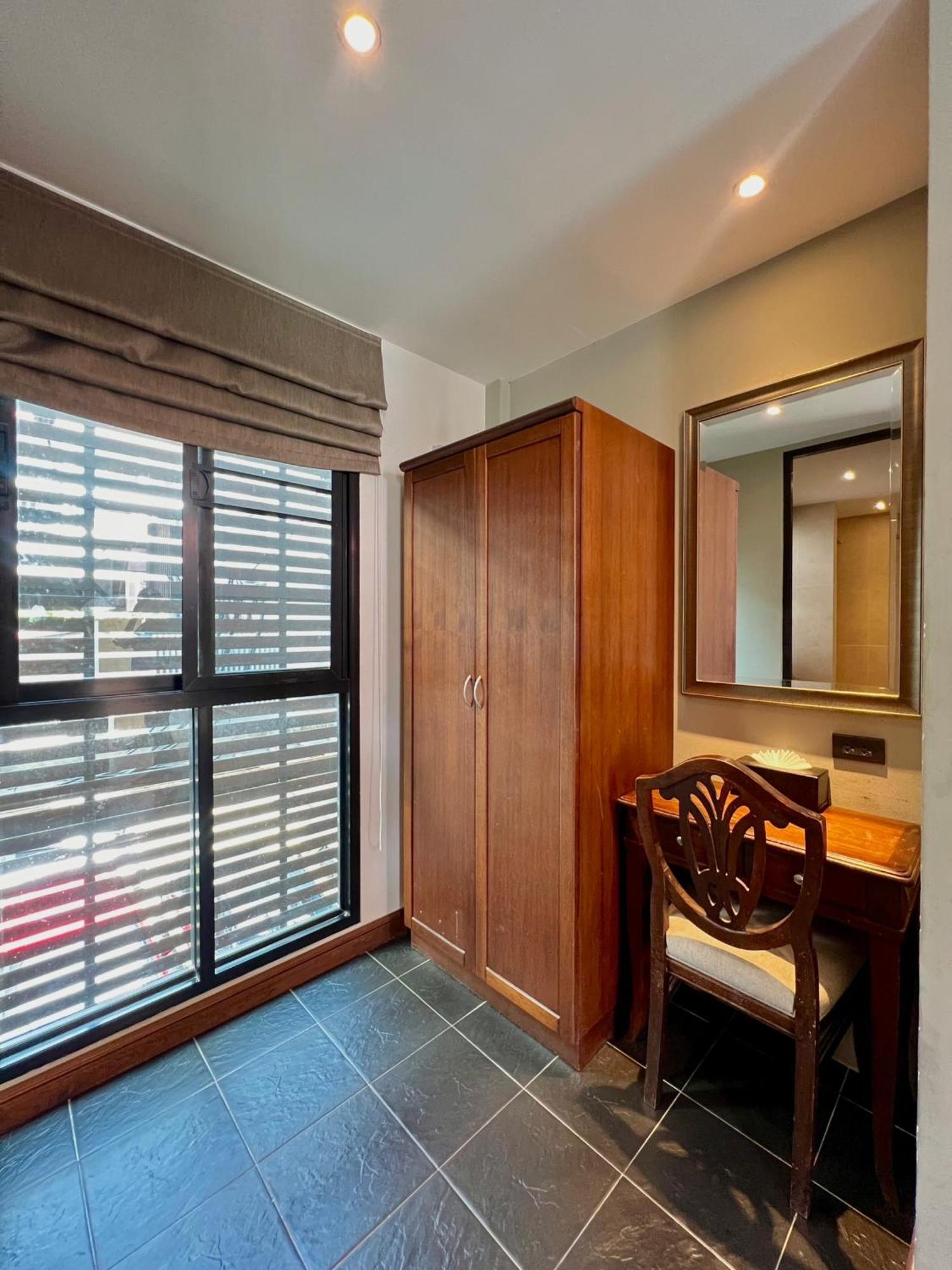 Yotaka Bangkok Hotel Exterior photo
